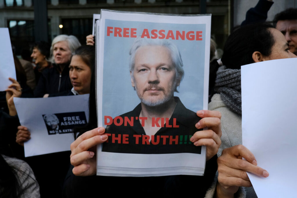 Julian Assange,